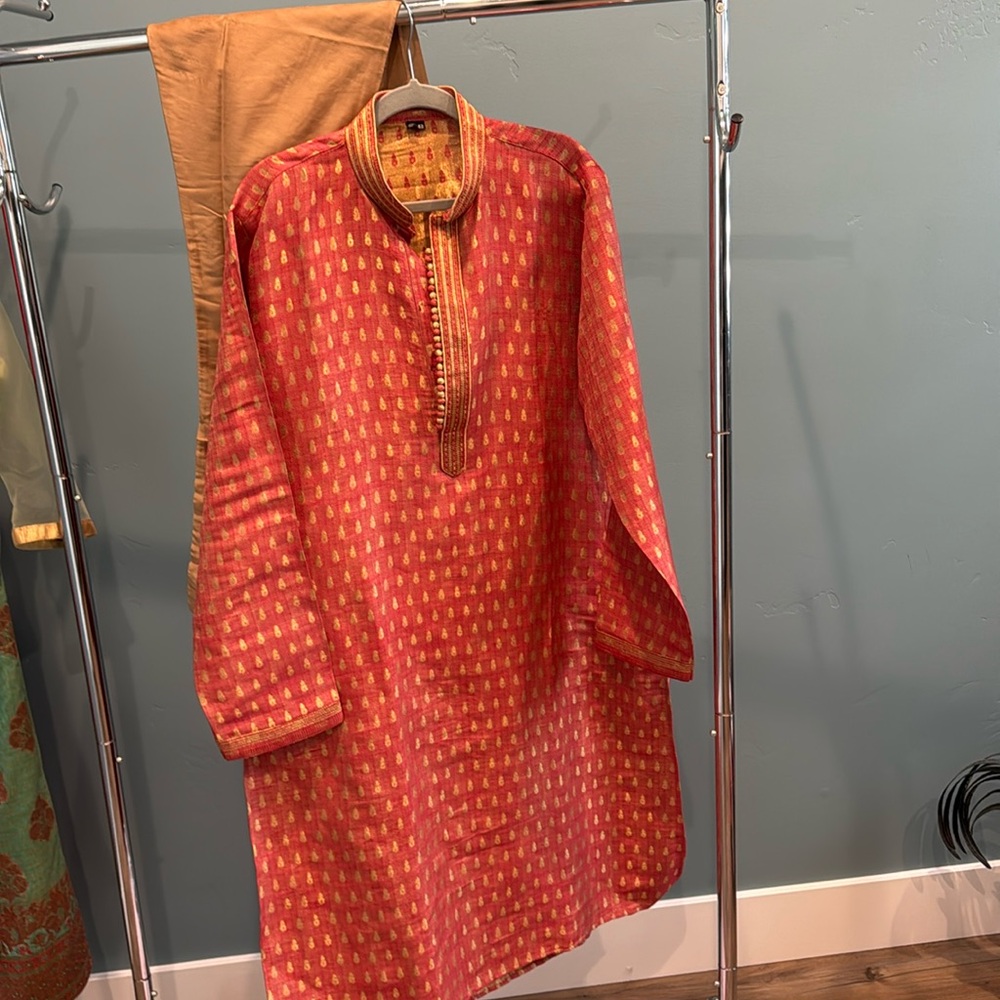 Would fit a size large shirt male. wore once to a wedding. Dry clean only.